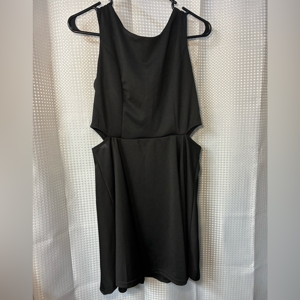 Belongsci sleeveless, cutout women’s large black dress. NWT